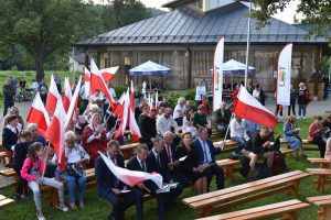 Read more about the article Relacja z „Wieczoru pieśni patriotycznych” w Pijalni Wód Mineralnych w Szczawie