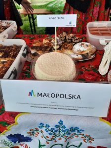 Read more about the article Promocja produktu lokalnego podczas otwarcia Małopolskiego Sezonu Turystycznego w Powiecie Limanowskim