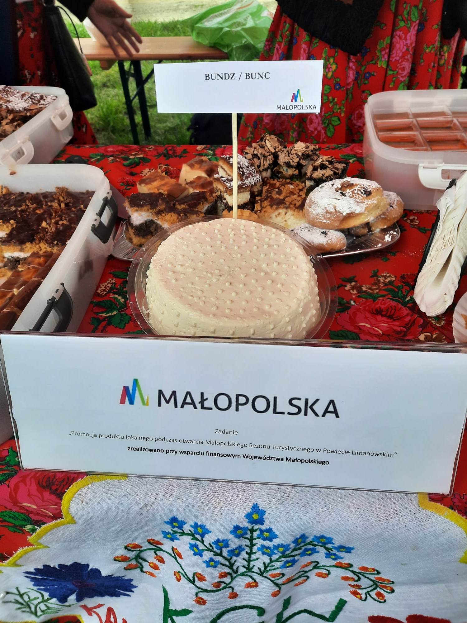 You are currently viewing Promocja produktu lokalnego podczas otwarcia Małopolskiego Sezonu Turystycznego w Powiecie Limanowskim